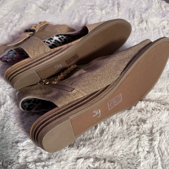 Women’s BlowFish sandals - Picture 4 of 5